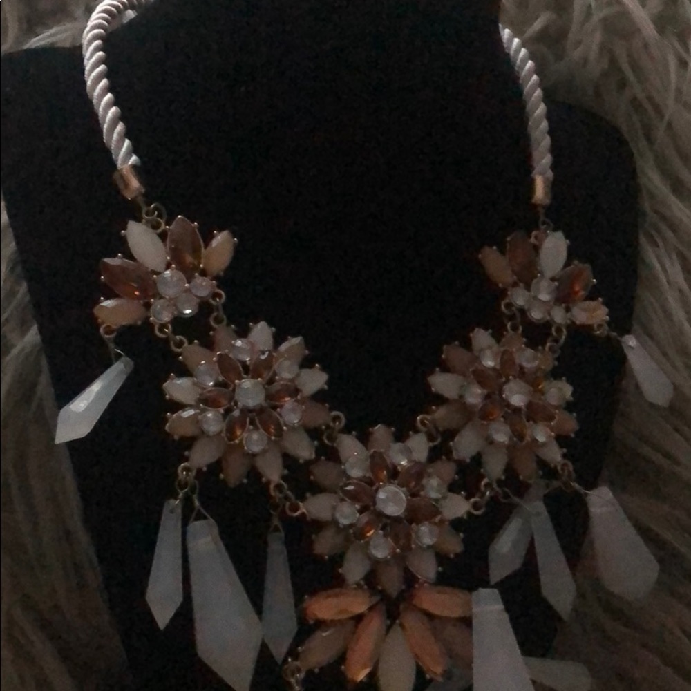 Statement necklace - Picture 2 of 3